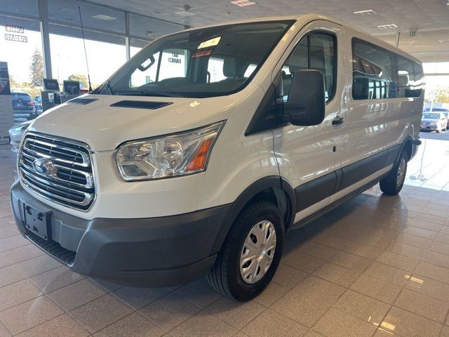 Ford Transit Wagon Vehicle Full-screen Gallery Image 12