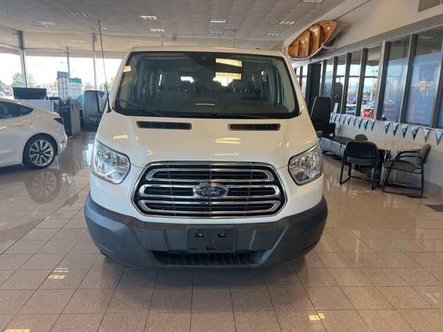 Ford Transit Wagon Vehicle Full-screen Gallery Image 14