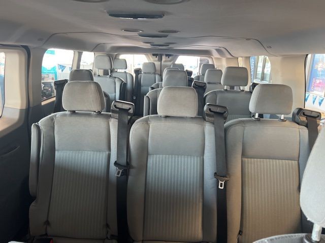 Ford Transit Wagon Vehicle Full-screen Gallery Image 16