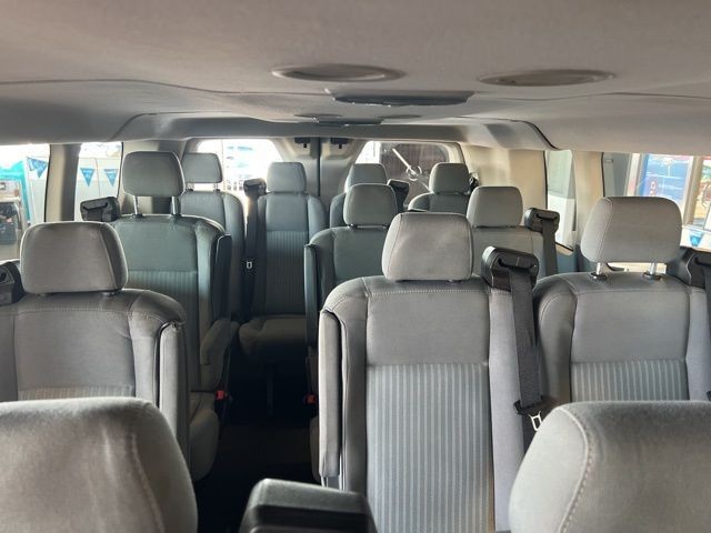 Ford Transit Wagon Vehicle Full-screen Gallery Image 18
