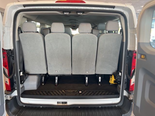 Ford Transit Wagon Vehicle Full-screen Gallery Image 20