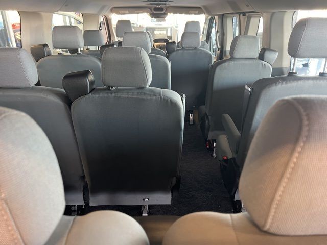 Ford Transit Wagon Vehicle Full-screen Gallery Image 21