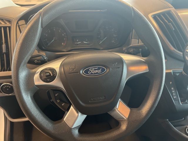 Ford Transit Wagon Vehicle Full-screen Gallery Image 22