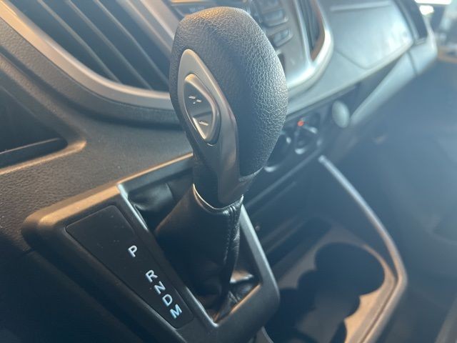 Ford Transit Wagon Vehicle Full-screen Gallery Image 31