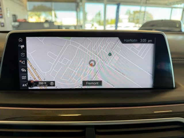 BMW 7 Series Vehicle Full-screen Gallery Image 14