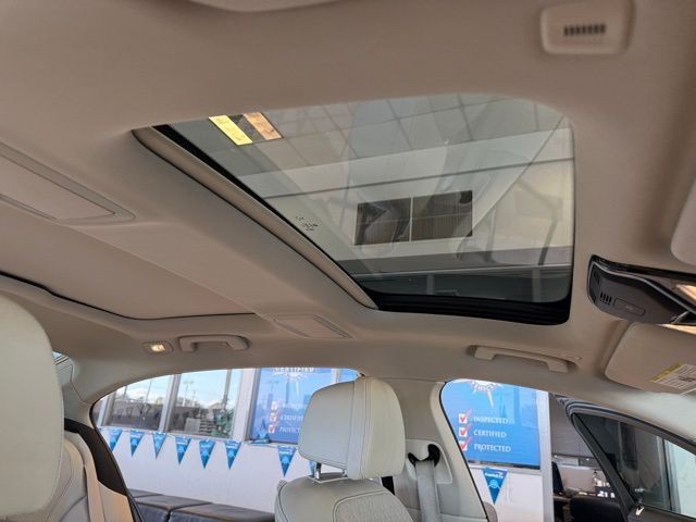 BMW 7 Series Vehicle Full-screen Gallery Image 29