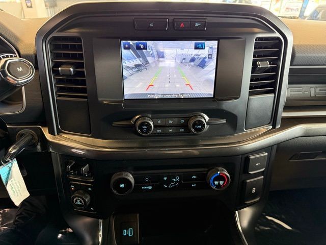 Ford F-150 Vehicle Full-screen Gallery Image 16