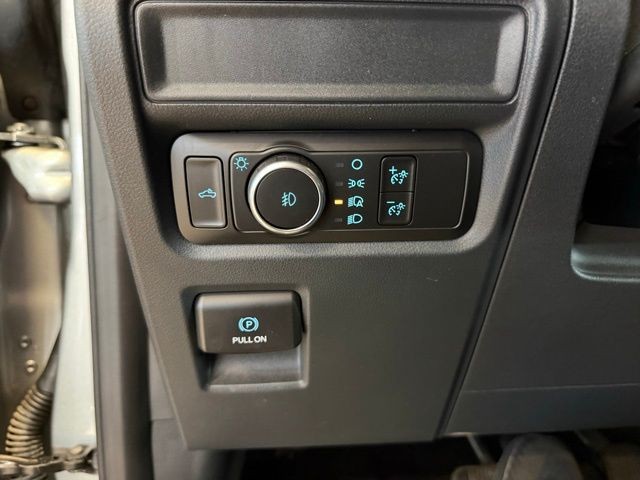 Ford F-150 Vehicle Full-screen Gallery Image 20