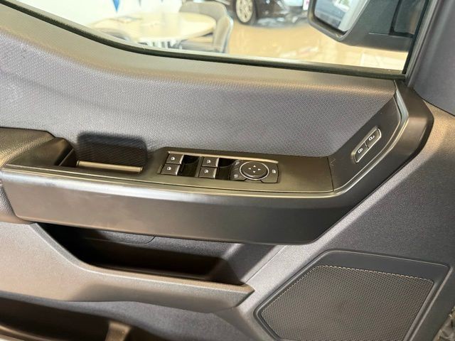 Ford F-150 Vehicle Full-screen Gallery Image 21