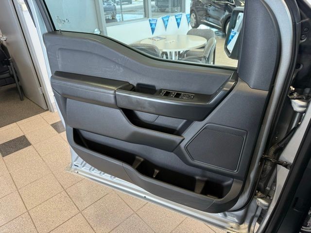 Ford F-150 Vehicle Full-screen Gallery Image 22