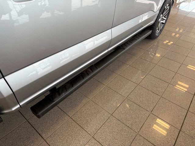 Ford F-150 Vehicle Full-screen Gallery Image 24