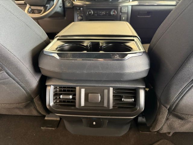 Ford F-150 Vehicle Full-screen Gallery Image 26