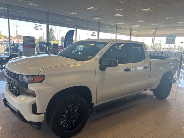 Chevrolet Silverado 1500 Vehicle Full-screen Gallery Image 12