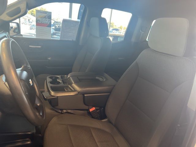 Chevrolet Silverado 1500 Vehicle Full-screen Gallery Image 17