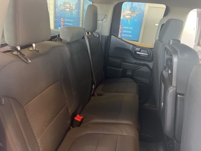 Chevrolet Silverado 1500 Vehicle Full-screen Gallery Image 19