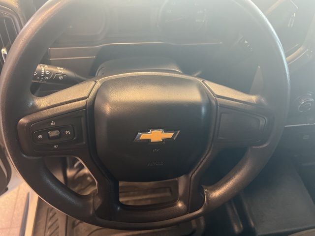 Chevrolet Silverado 1500 Vehicle Full-screen Gallery Image 21
