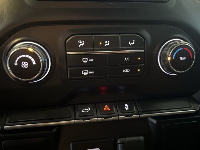Chevrolet Silverado 1500 Vehicle Full-screen Gallery Image 27