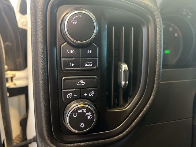 Chevrolet Silverado 1500 Vehicle Full-screen Gallery Image 29