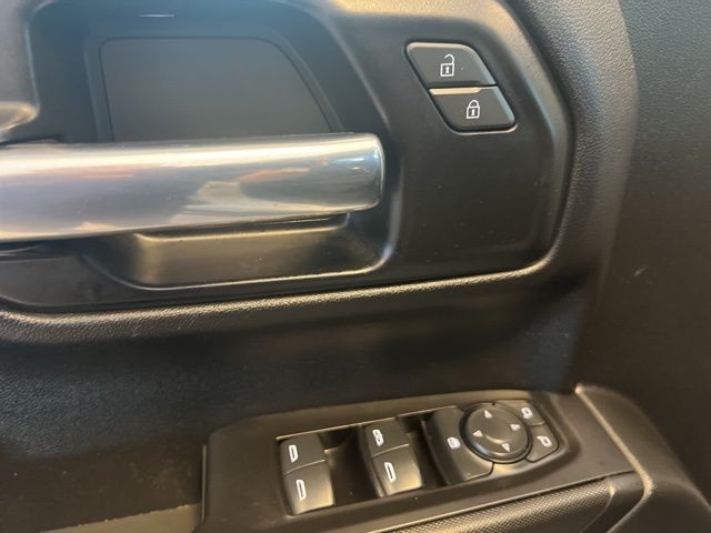 Chevrolet Silverado 1500 Vehicle Full-screen Gallery Image 30