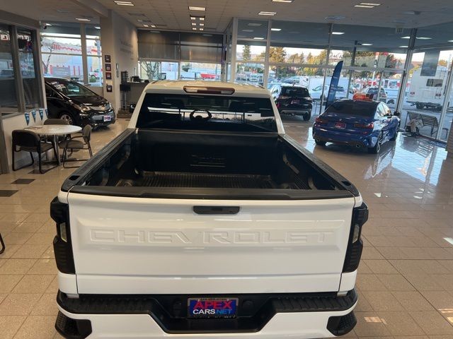 Chevrolet Silverado 1500 Vehicle Full-screen Gallery Image 40