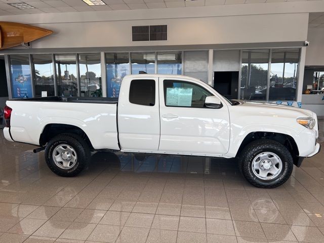 Toyota Tacoma 2WD Vehicle Full-screen Gallery Image 04