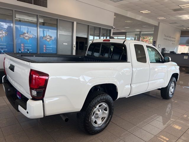 Toyota Tacoma 2WD Vehicle Full-screen Gallery Image 05