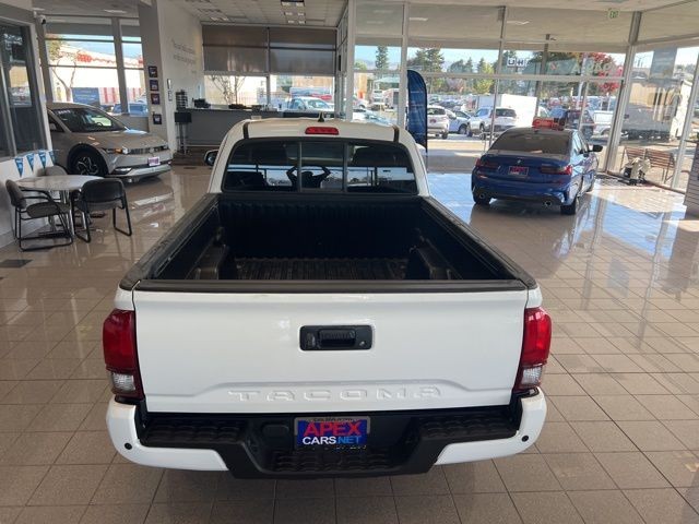 Toyota Tacoma 2WD Vehicle Full-screen Gallery Image 08