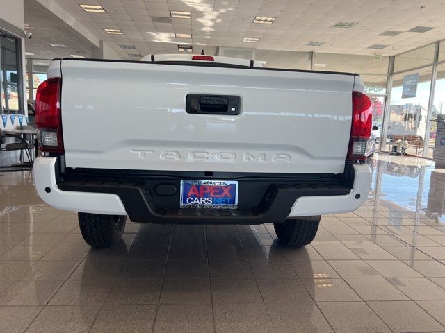 Toyota Tacoma 2WD Vehicle Full-screen Gallery Image 09