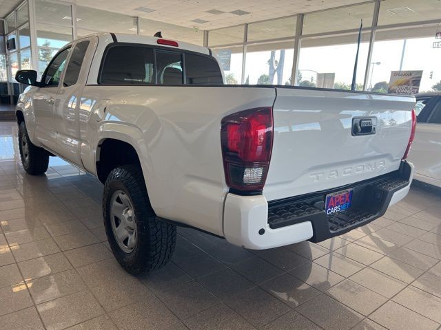 Toyota Tacoma 2WD Vehicle Full-screen Gallery Image 10