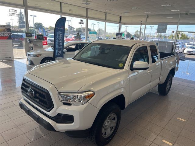 Toyota Tacoma 2WD Vehicle Full-screen Gallery Image 14