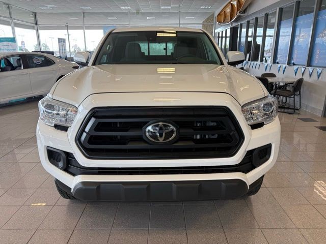Toyota Tacoma 2WD Vehicle Full-screen Gallery Image 17