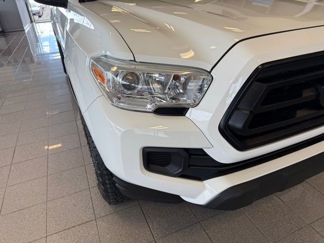 Toyota Tacoma 2WD Vehicle Full-screen Gallery Image 19