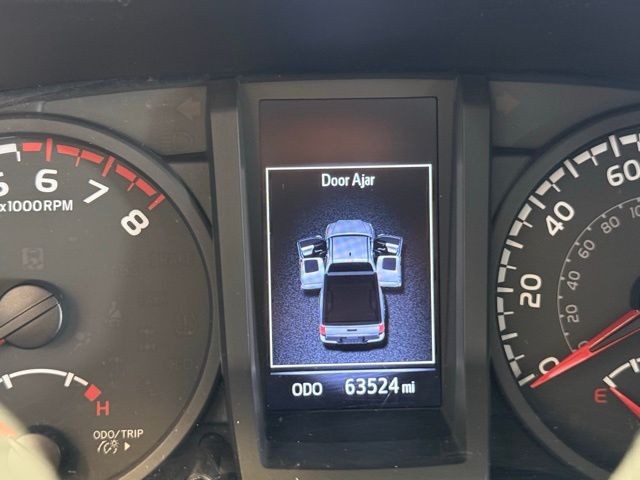 Toyota Tacoma 2WD Vehicle Full-screen Gallery Image 23