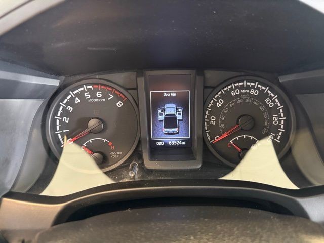 Toyota Tacoma 2WD Vehicle Full-screen Gallery Image 24