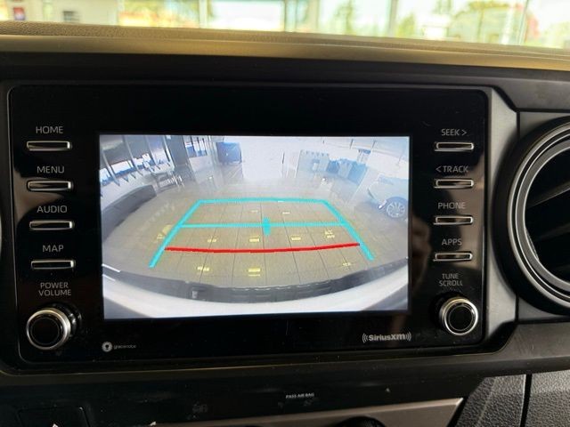 Toyota Tacoma 2WD Vehicle Full-screen Gallery Image 25