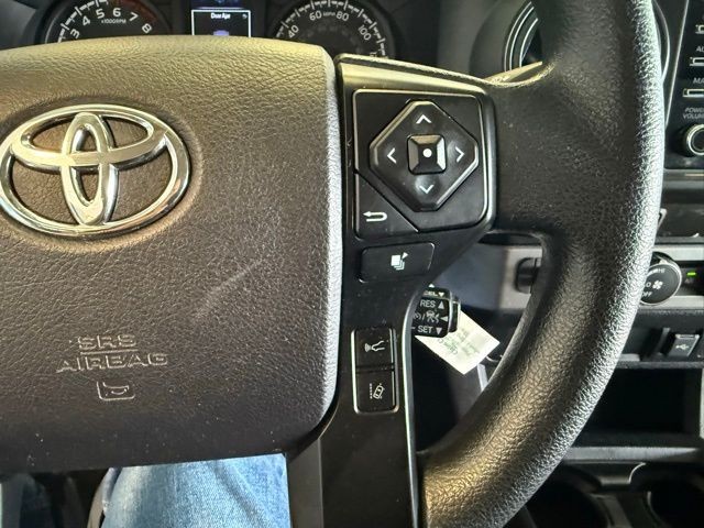 Toyota Tacoma 2WD Vehicle Full-screen Gallery Image 28