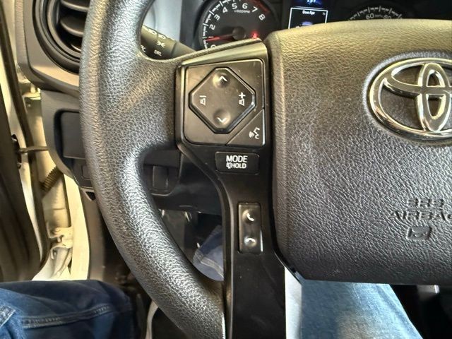 Toyota Tacoma 2WD Vehicle Full-screen Gallery Image 29