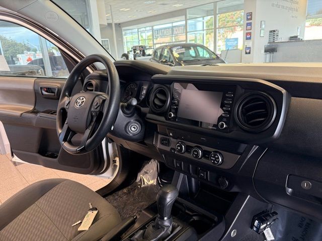 Toyota Tacoma 2WD Vehicle Full-screen Gallery Image 36