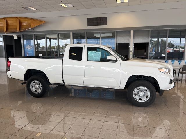 Toyota Tacoma 2WD Vehicle Full-screen Gallery Image 04