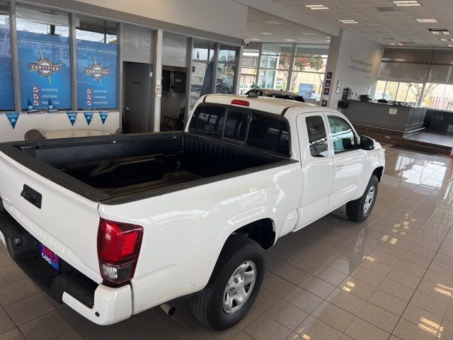 Toyota Tacoma 2WD Vehicle Full-screen Gallery Image 05