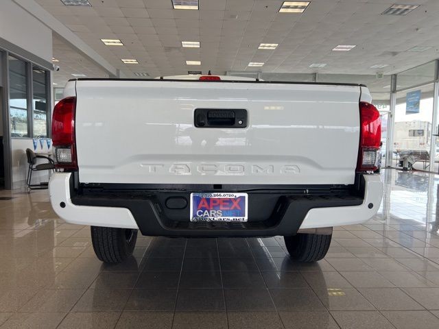 Toyota Tacoma 2WD Vehicle Full-screen Gallery Image 07