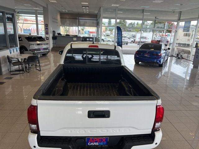 Toyota Tacoma 2WD Vehicle Full-screen Gallery Image 08