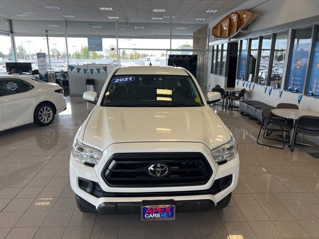 Toyota Tacoma 2WD Vehicle Full-screen Gallery Image 18