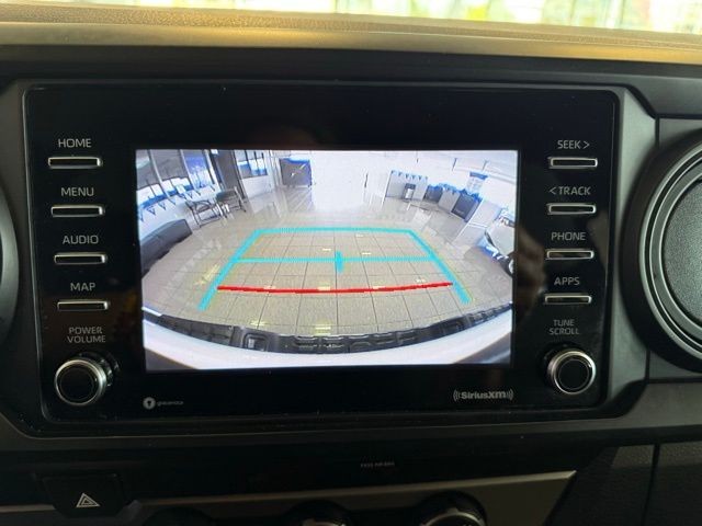 Toyota Tacoma 2WD Vehicle Full-screen Gallery Image 22
