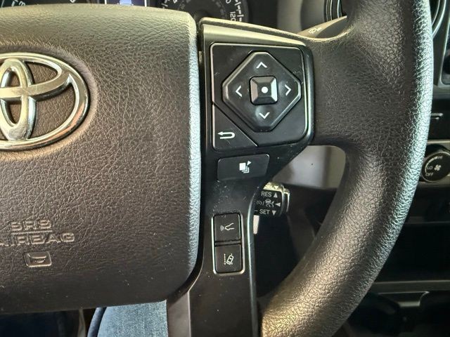 Toyota Tacoma 2WD Vehicle Full-screen Gallery Image 25
