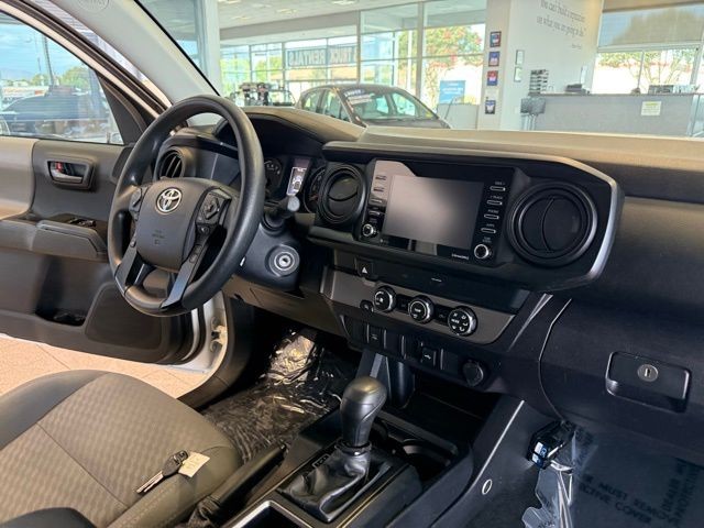 Toyota Tacoma 2WD Vehicle Full-screen Gallery Image 33