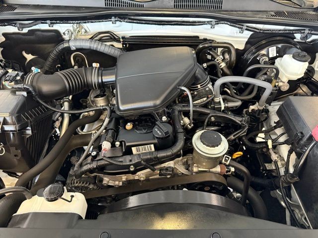 Toyota Tacoma 2WD Vehicle Full-screen Gallery Image 34
