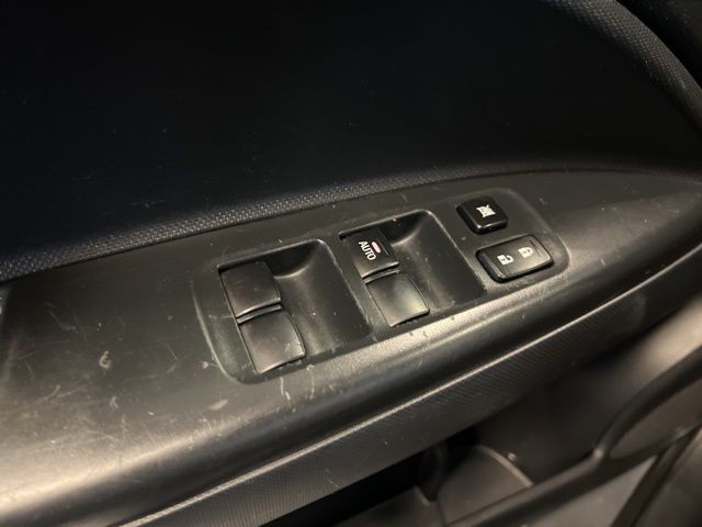Mitsubishi Mirage Vehicle Full-screen Gallery Image 32