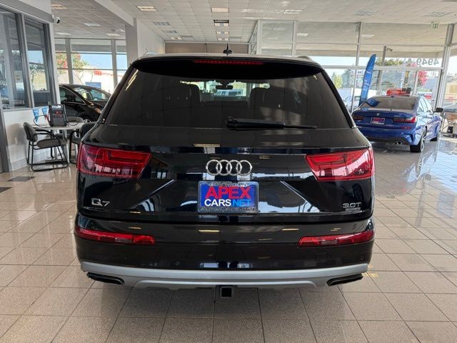 Audi Q7 Vehicle Full-screen Gallery Image 04