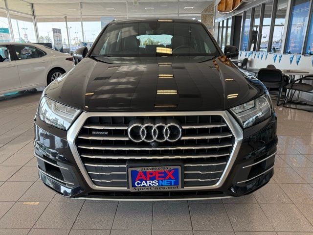 Audi Q7 Vehicle Full-screen Gallery Image 08